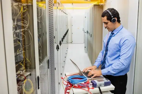 A Complete Guide To Choosing The Best PBX Reseller For Your Company Hosted PBX