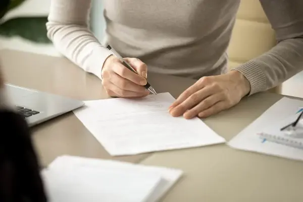 How To Deal With Multiple Offers From Tenants? Compare Applicant Profiles