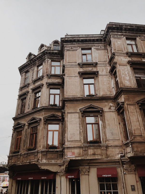 10 Essential Steps to Moving Into an Apartment Researching the Rental Market